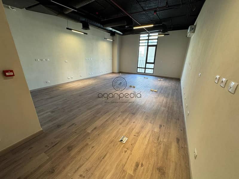 Finished Office for Rent in District 5 Prime Location Ready to Use - Widok 2