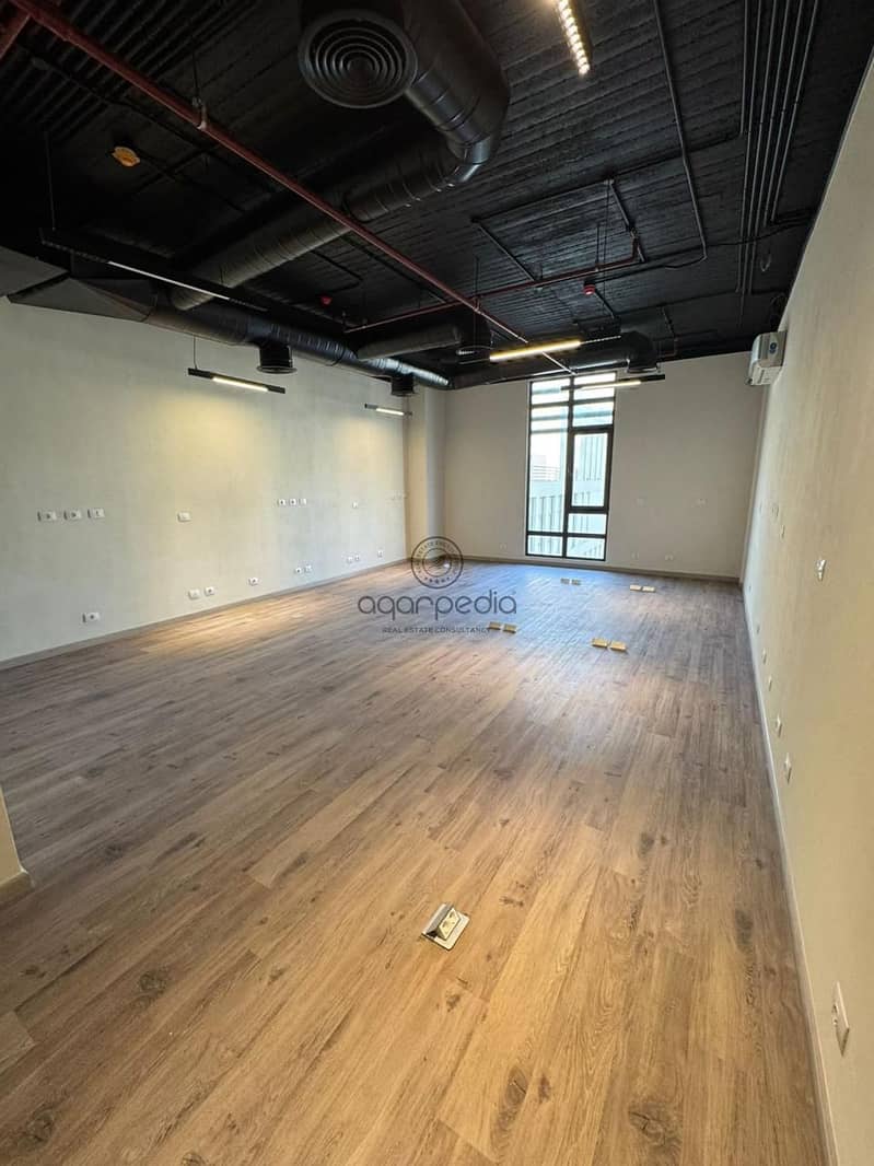 Finished Office for Rent in District 5 Prime Location Ready to Use - Więcej