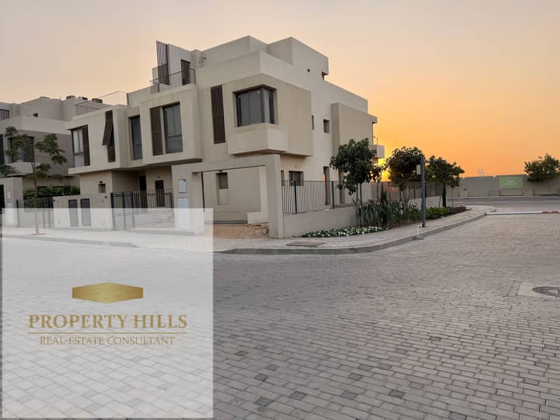 At the lowest price in the compound, a 286 sq m twin villa is available occupancy It features 4 bedrooms and a landscape view. Located in Sodic East - Widok 2