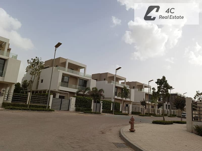 Twin house villa ready to move 410m ultra super lux finishing with ACs prime location open view landscape in Al Marasem Fifth Square Fifth Settlement - Mehr