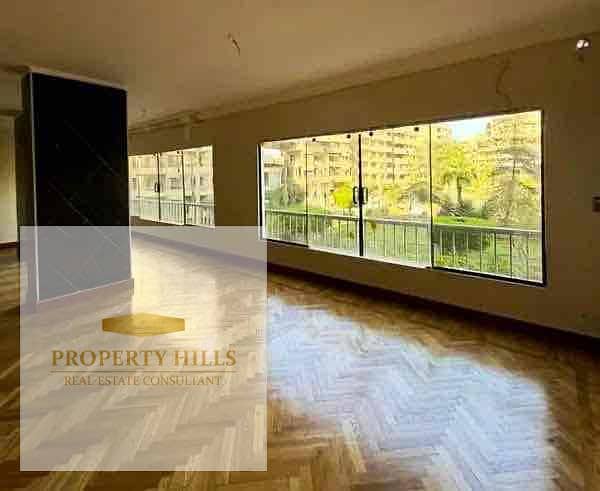 The latest palace available at the lowest price, with an area of 1057 meters, a compound of villas only with a landscape view in the gathering area next to the American University and Cairo Airport, Taj City, Hyde Park. - Ansicht 6