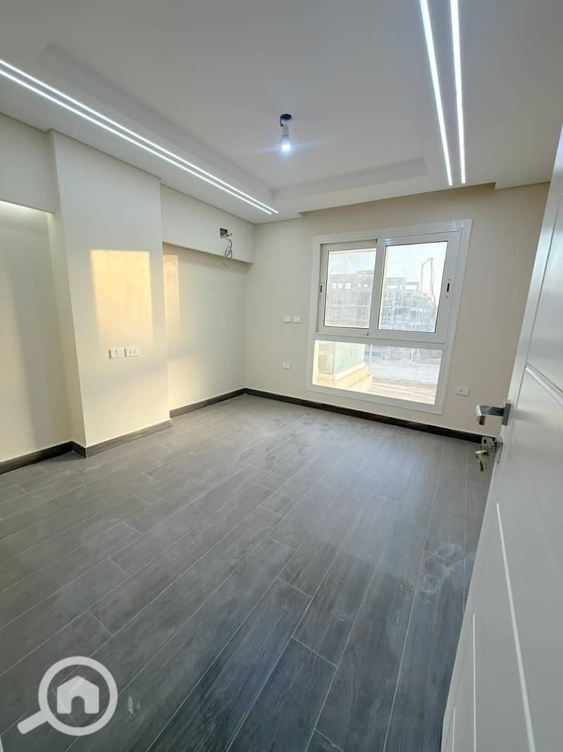 3-bedroom apartment for rent in Mountain View iCity October with air conditioning - Więcej