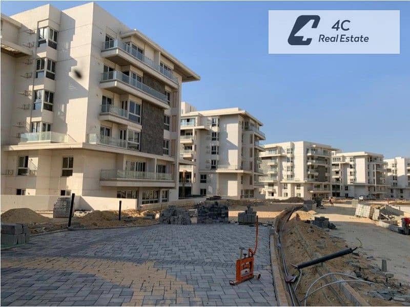 Ready-to-move apartment in a prime location at a price below market value in Mountain View iCity, New Cairo, inside Club Park - Widok 4