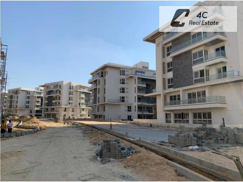 Ready-to-move apartment in a prime location at a price below market value in Mountain View iCity, New Cairo, inside Club Park - Widok 5
