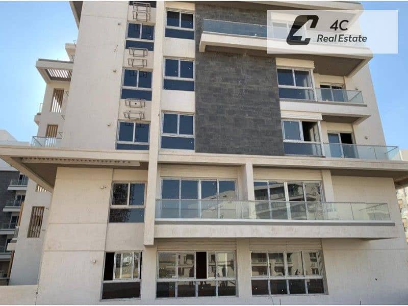 Ready-to-move apartment in a prime location at a price below market value in Mountain View iCity, New Cairo, inside Club Park - Widok 6