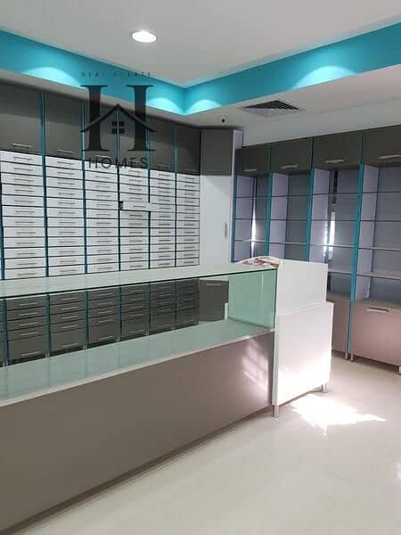 Pharmacy for sale in Q Mark Square, Al-Qurnful, 48m + 36m external, installment up to 8 years, prime location - Więcej