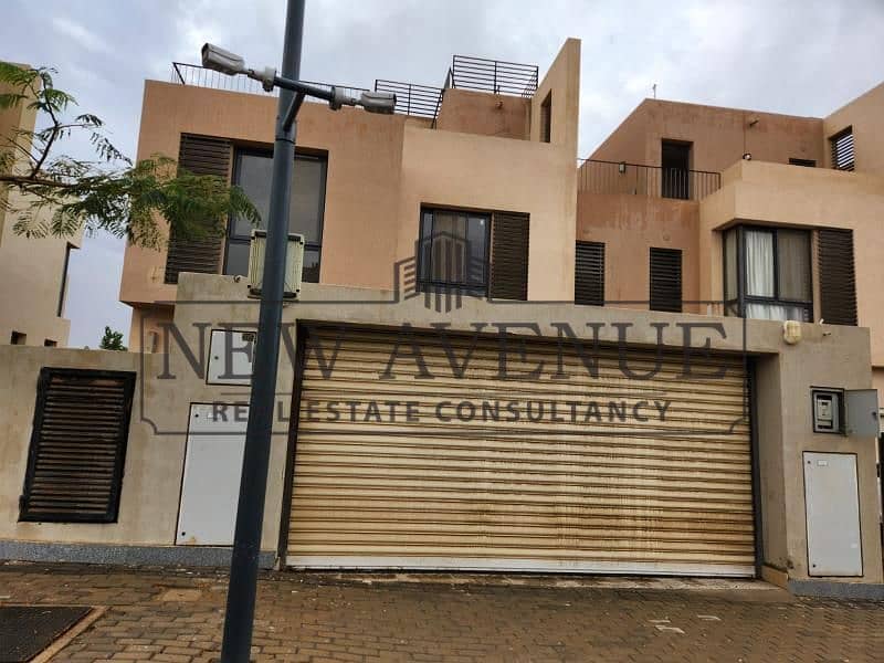 Town house Ready to move for sale in sodic east compound - shorouk Ground + first + roof Fully finished 3 bedrooms and 3 bathrooms with maid's master – pohled 2