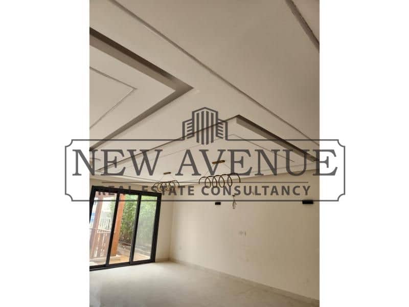 Town house Ready to move for sale in sodic east compound - shorouk Ground + first + roof Fully finished 3 bedrooms and 3 bathrooms with maid's master – pohled 4