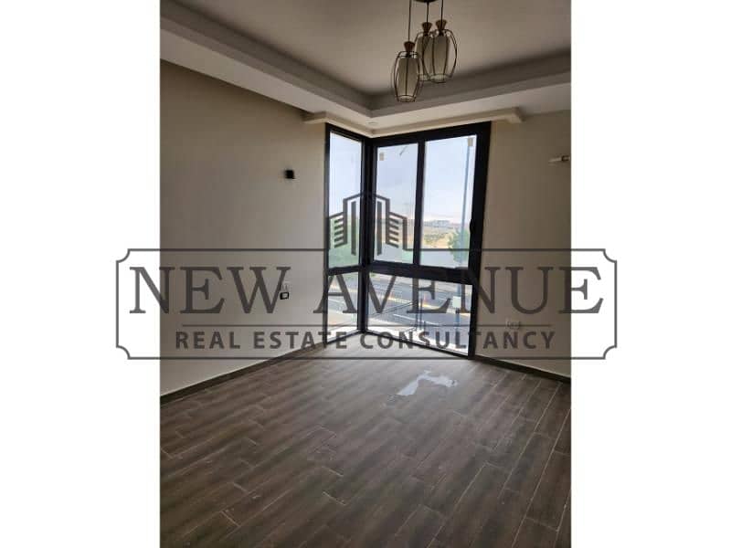 Town house Ready to move for sale in sodic east compound - shorouk Ground + first + roof Fully finished 3 bedrooms and 3 bathrooms with maid's master – další