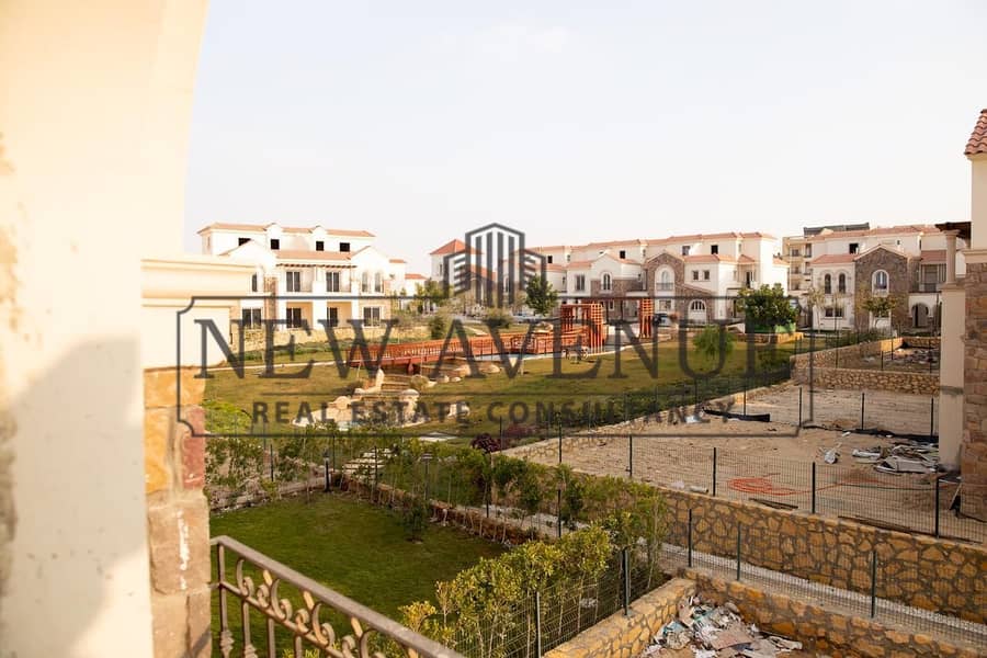 Under market price Twin House in Divina Gardens with a prime view , 5 bedrooms - Ansicht 3