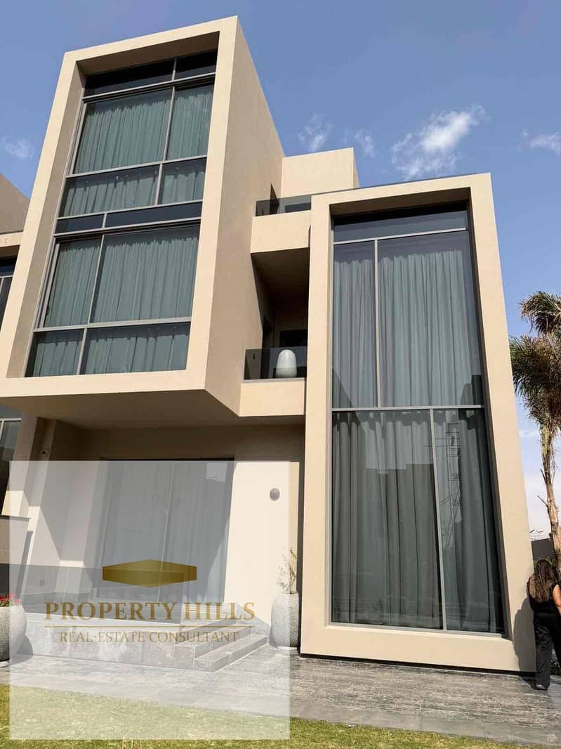 Villa for sale in the Water way compound in the New Cairo area in front of the American University with facilities for a quick sale. - Widok 2