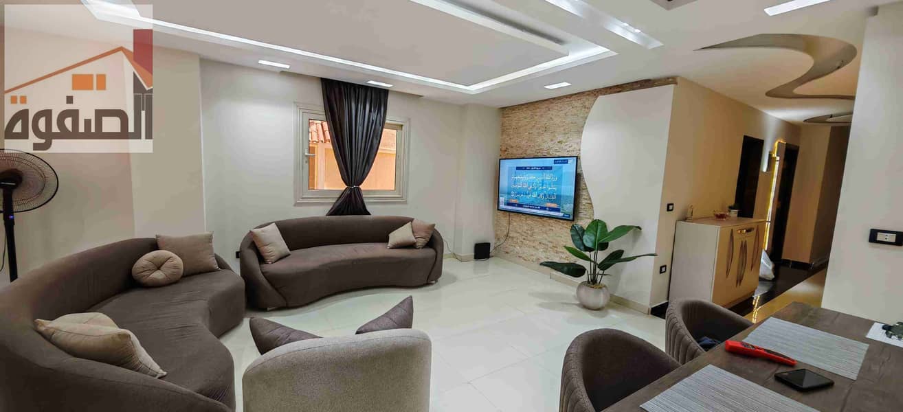 Furnished apartment for rent, first occupancy, consisting of 3 rooms, a reception, and 2 bathrooms, close to Mall 50 and KFC. - Bild 2