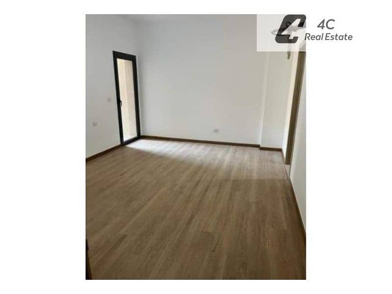 9 3847015-0ebc6o. jpg