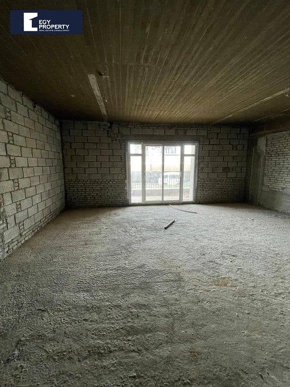 Pool View Apartment For Sale In October Plaza - 6th of October , Ready To Move ! - Vista 5