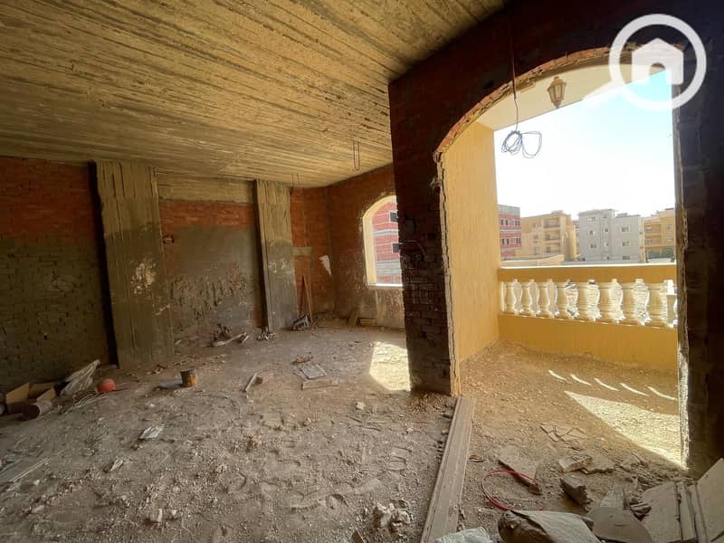 Villa with a land area of 300 square meters for sale in the Southern Investors area, Fifth Settlement - Fler