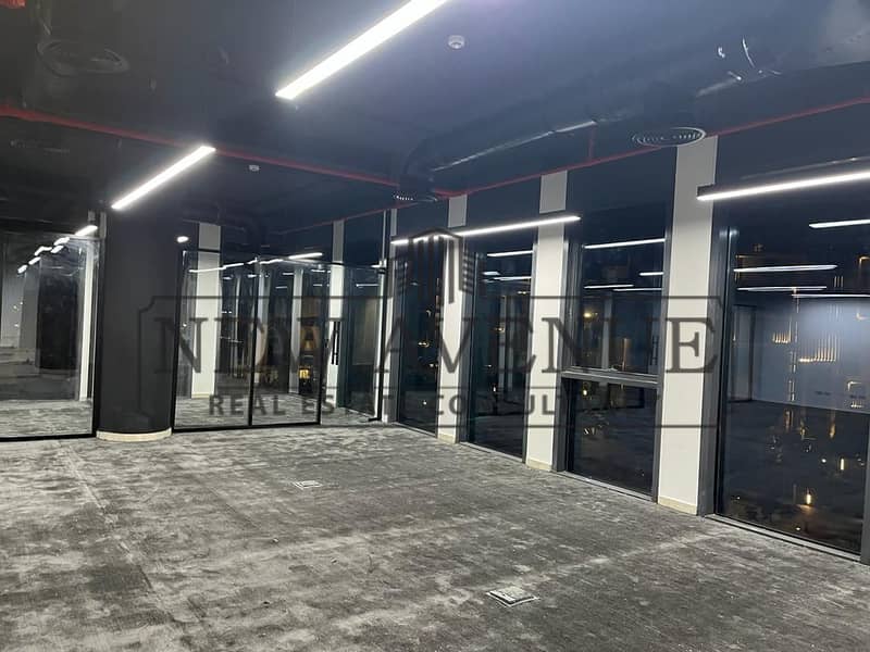 Corner fully finished office for rent Direct on south 90 At EDNC by Sodic new cairo - Widok 3