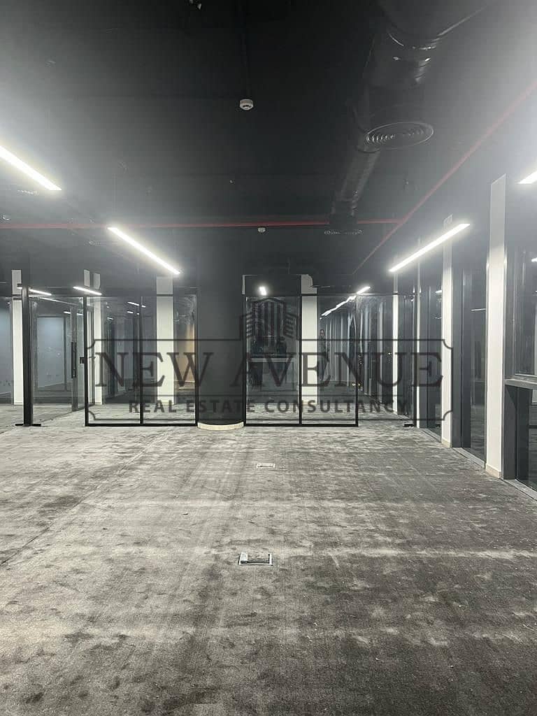 Corner fully finished office for rent Direct on south 90 At EDNC by Sodic new cairo - Więcej
