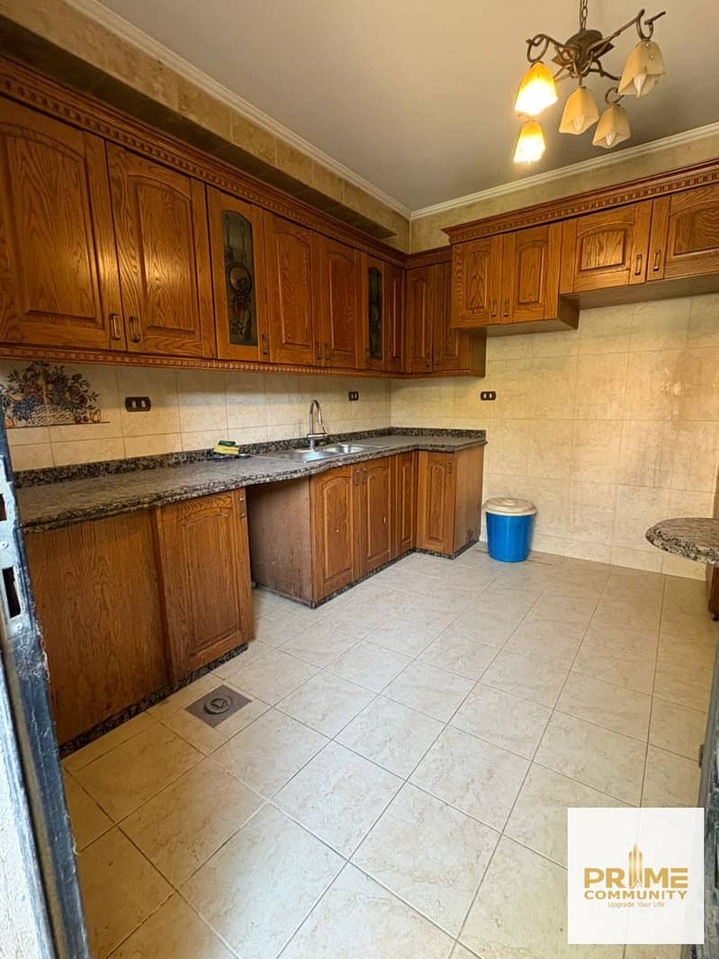 Town house middle fully finished for sale by the lowest price and good location in Mena garden city 6 October city - Widok 4
