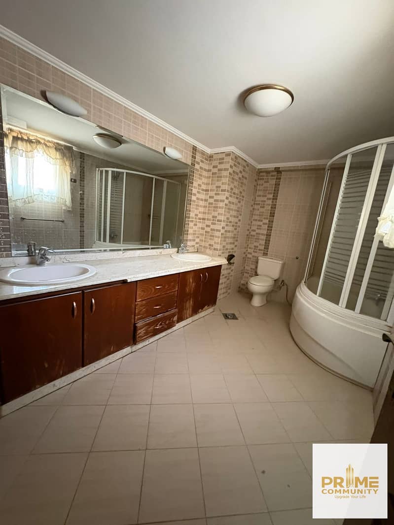 Town house middle fully finished for sale by the lowest price and good location in Mena garden city 6 October city - Więcej