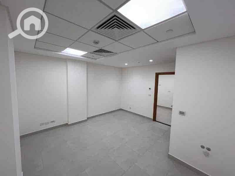 Clinic for rent in Beverly Hills, Sheikh Zayed in a complete medical center - Ansicht 3