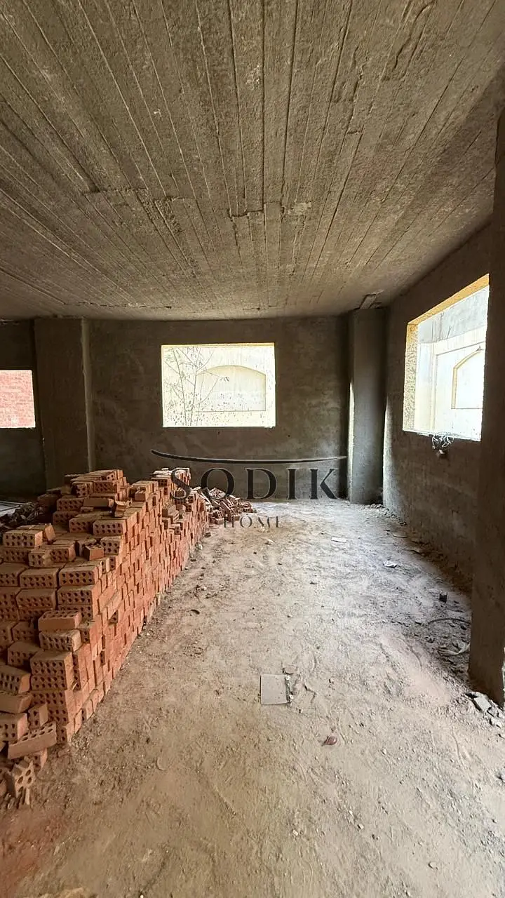 Duplex for sale in Obour City, Fourth District, Villas, one of the most prestigious neighborhoods in Obour, on Line 10, near Orabi Farms. The duplex h - Vista 2