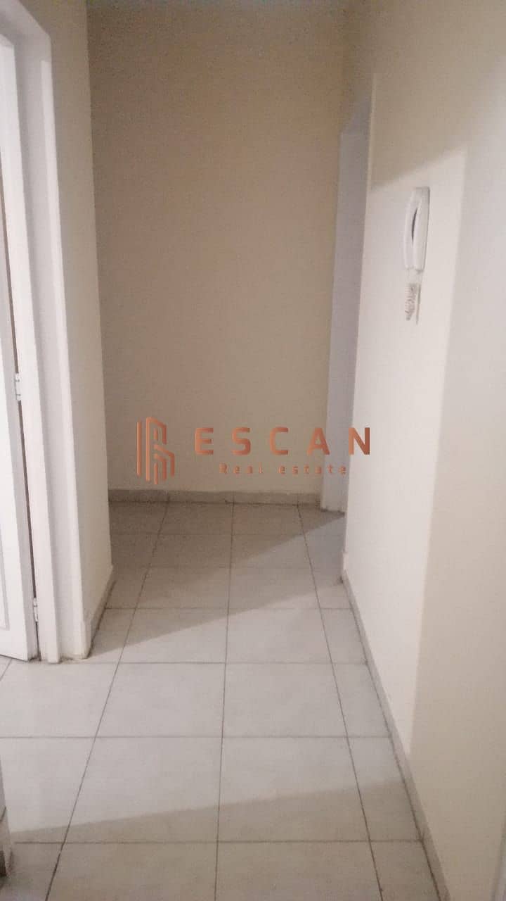 6 885. jpg