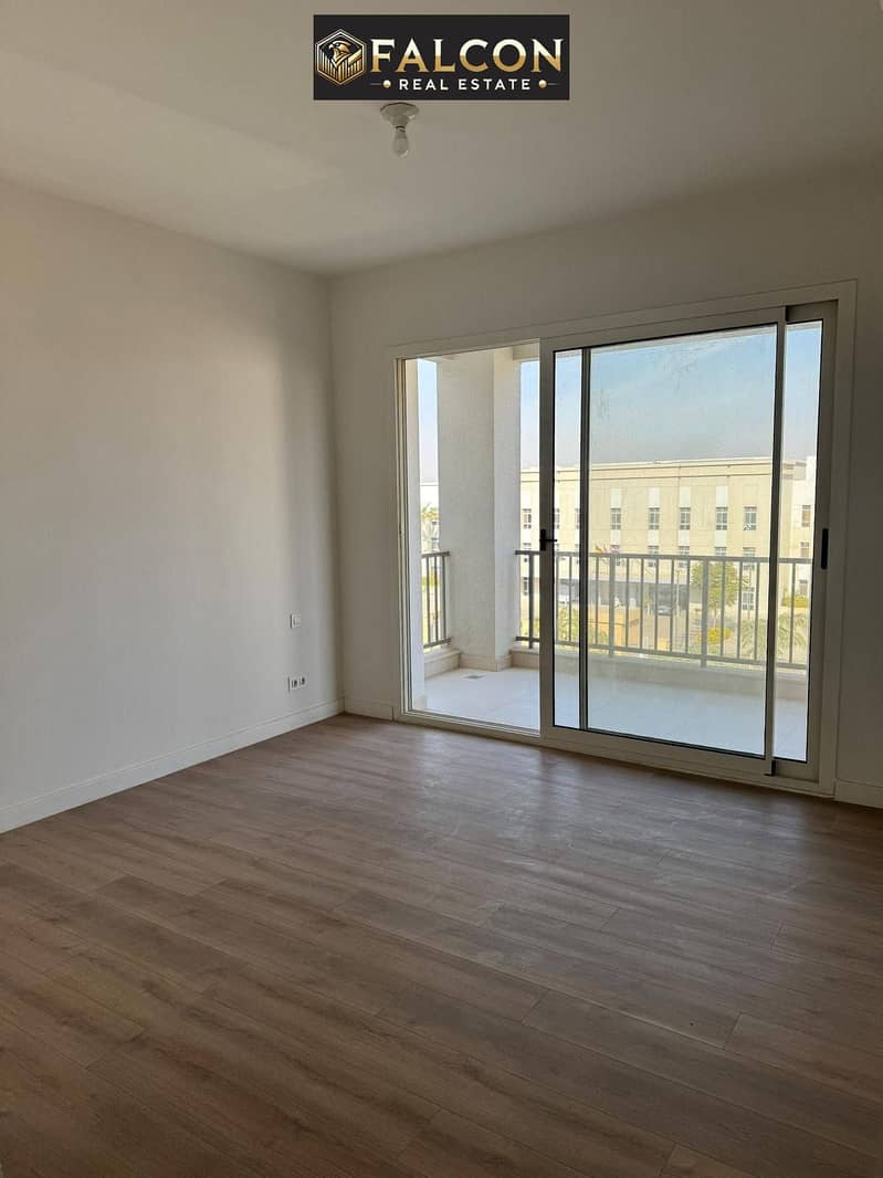 Prime location apartment next to Cairo Festival City, ready for viewing, immediate occupancy, on the Suez Road in Stone Residence compound, prime flo - Widok 5