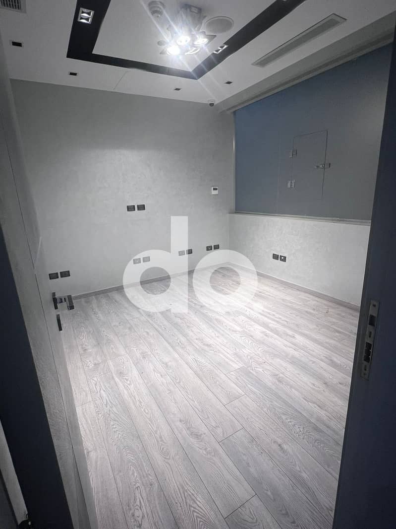 Fully Finished Admin Office For Rent 190m in Cairo Business Plaza New Cairo 5th Settlement - Aanzicht 3