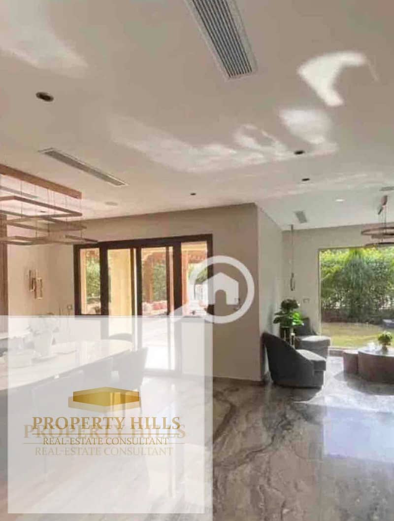 Last corner villa at the lowest price with installment plans in Azar, with parking, a compound of villas only, landscape view in the New Cairo area next to Mivida and the American University on 90th Street. - Ansicht 3