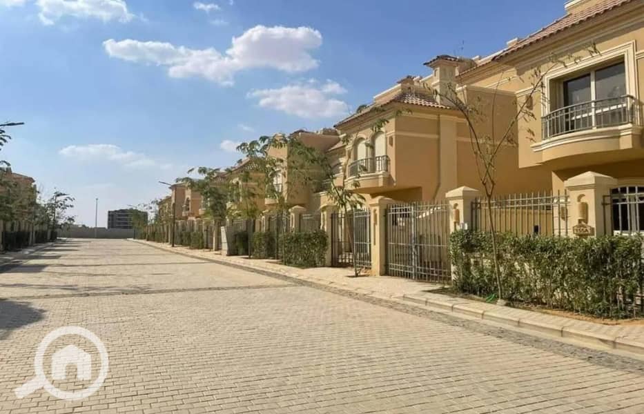Twin House Villa for sale Ready To Move prime location at Compound La Vista El Patio 3 Near Al-Rehab -New Cairo - Widok 3