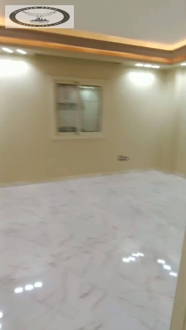 Apartment for sale in Gardenia Heights, New Cairo Near Horia Selim Mosque and Mohamed Naguib Axis Rear-facing apartment. Double-fronted building. - Widok 4
