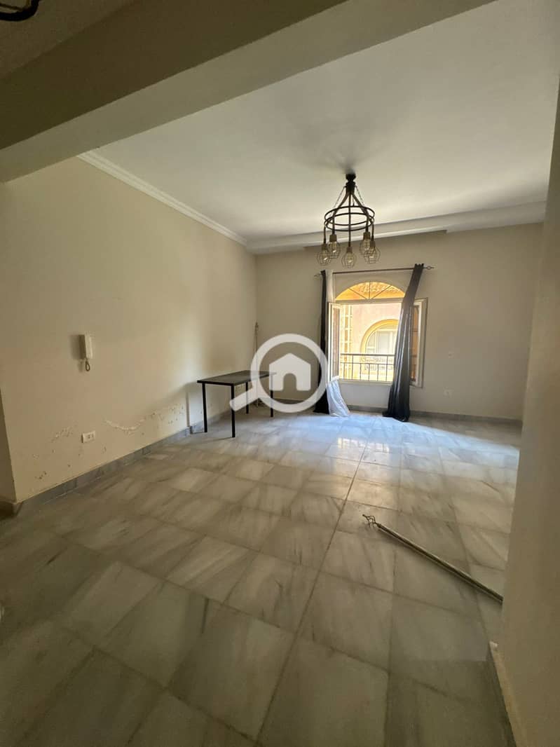Villa with kitchen for rent inside Flowers Compound in New Cairo at a bargain price - Więcej