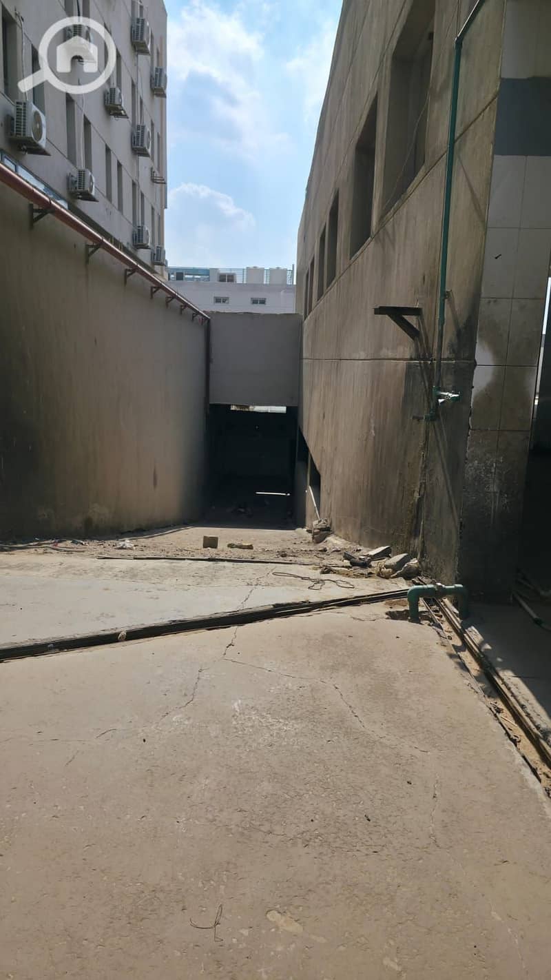 Warehouse for sale in Fifth Settlement Industrial Area. Land area 650 sq m. Fully built (basement, ground floor, first, second, and third floors). Sup - Ansicht 2