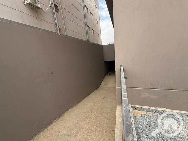 Warehouse for sale in Fifth Settlement Industrial Area. Land area 650 sq m. Fully built (basement, ground floor, first, second, and third floors). Sup - Ansicht 4