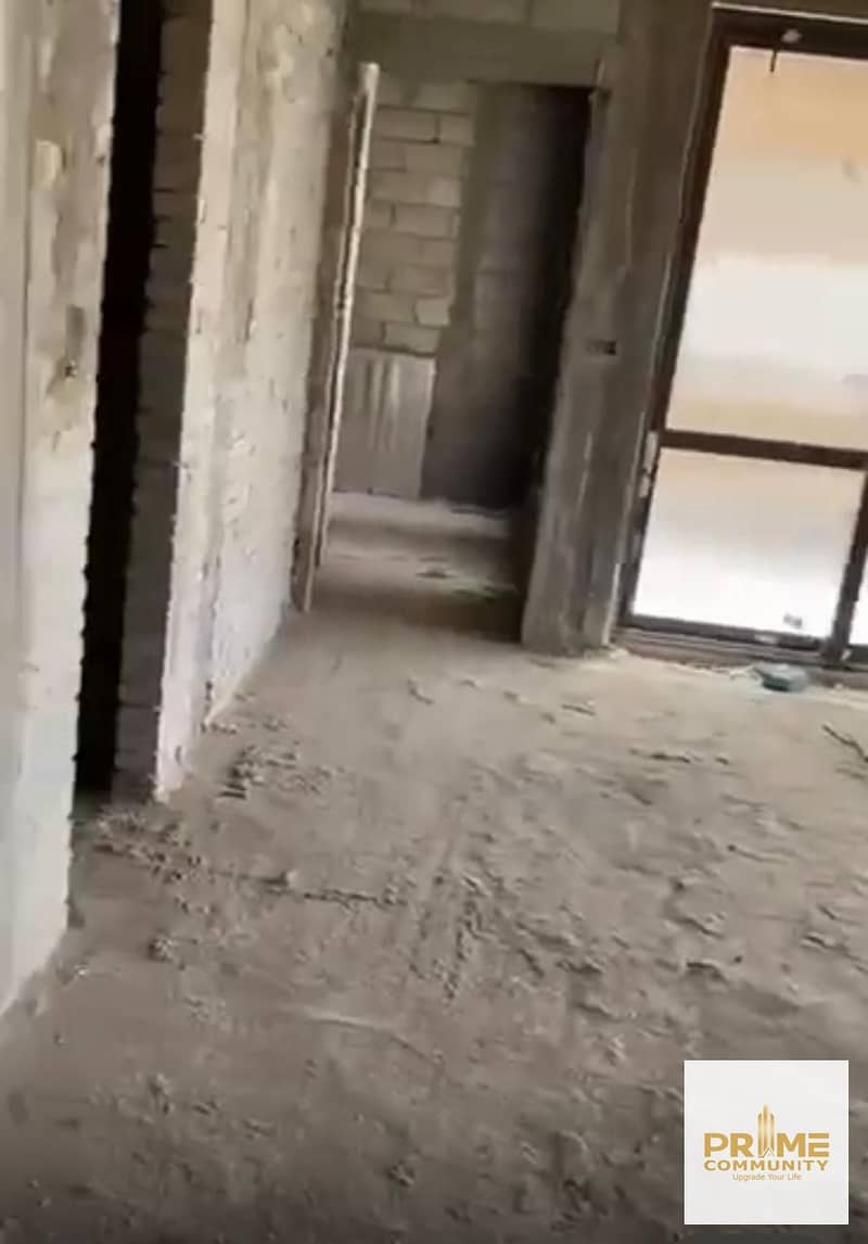 Middle city villa in prime location and semi finished 4 bedrooms for sale in Westown sodic west Zayed city - Ansicht 5