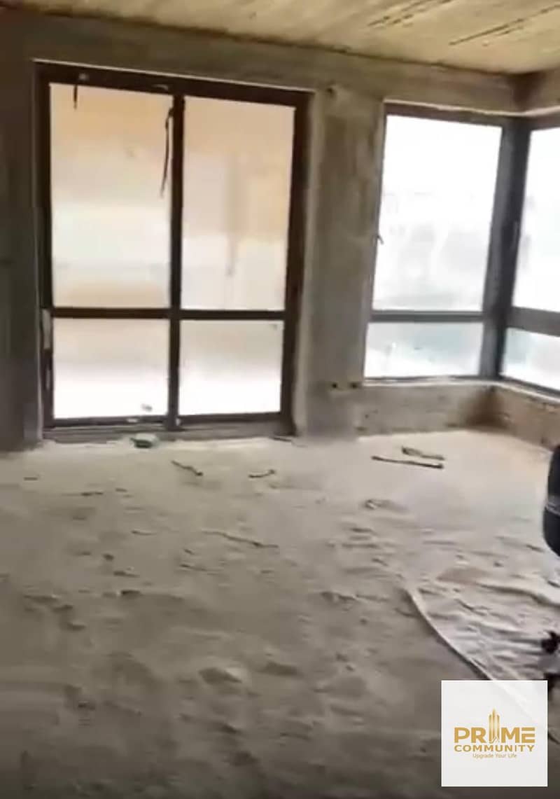 Middle city villa in prime location and semi finished 4 bedrooms for sale in Westown sodic west Zayed city - Ansicht 6