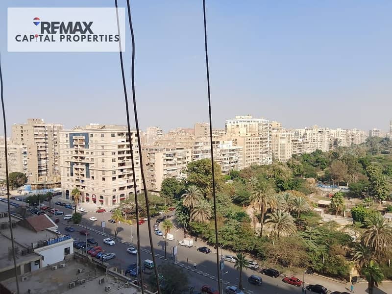 For lovers of upscale living, luxury, and investment, a distinctive apartment for sale in the heart of Roxy Square. - Więcej