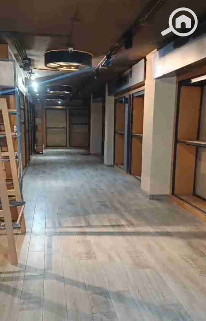 Commercial shop for sale on Al-Shehab main street in Mohandessin - Więcej