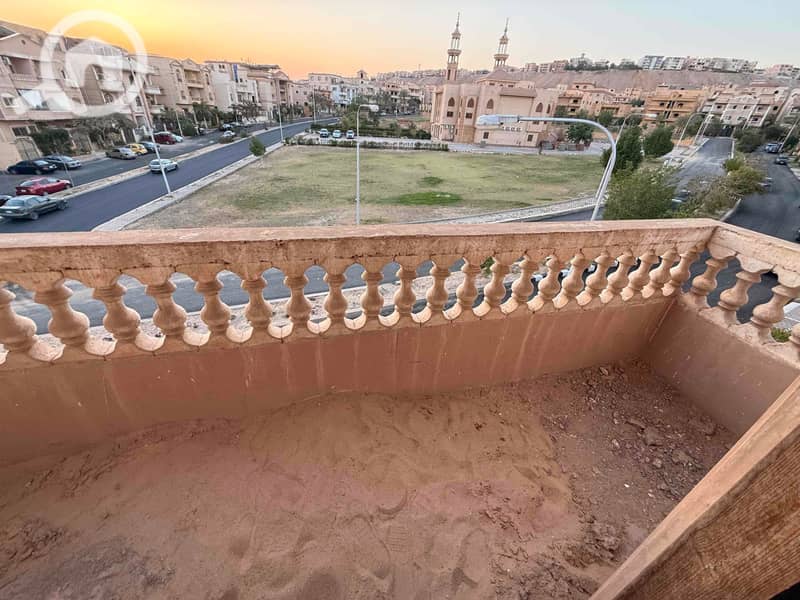 Apartment in Al Obour City, 140 meters in the fifth neighborhood of villas - immediate handover with a private electricity meter, a private water meter for the apartment, and natural gas in the villa. - More