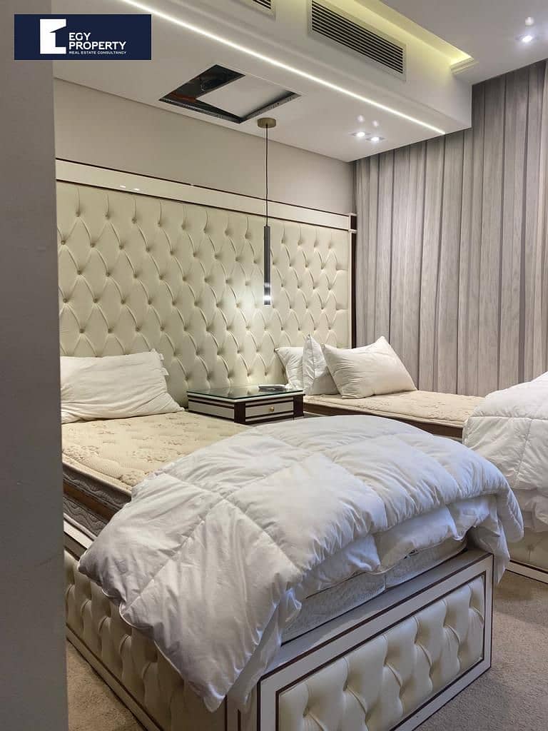 With a Prime View Fully Finished and Furnished Apartment for Sale in Uptown Cairo - Mokattam - Widok 2