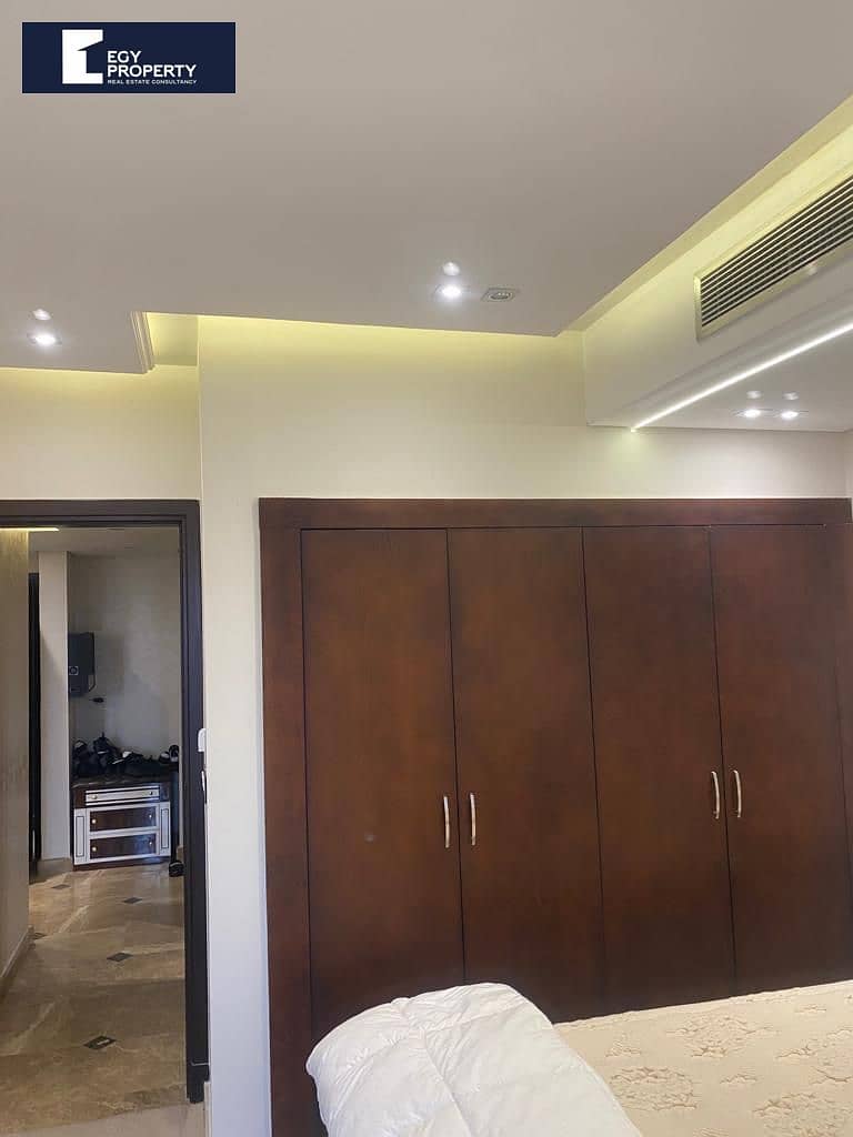 With a Prime View Fully Finished and Furnished Apartment for Sale in Uptown Cairo - Mokattam - Widok 4