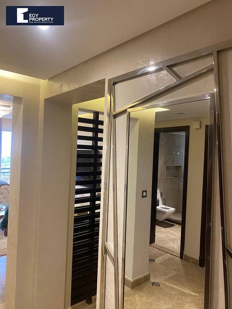 With a Prime View Fully Finished and Furnished Apartment for Sale in Uptown Cairo - Mokattam - Widok 5