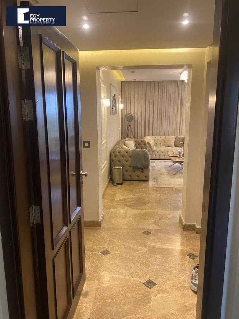 With a Prime View Fully Finished and Furnished Apartment for Sale in Uptown Cairo - Mokattam - Widok 6