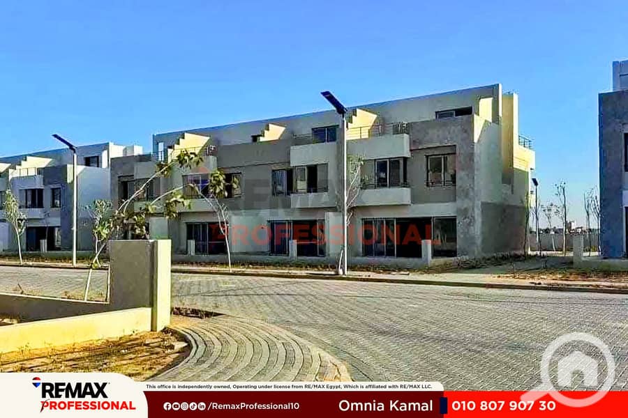 Open view of the plaza Townhouse villa in Palm Hills, Alexandria - Więcej