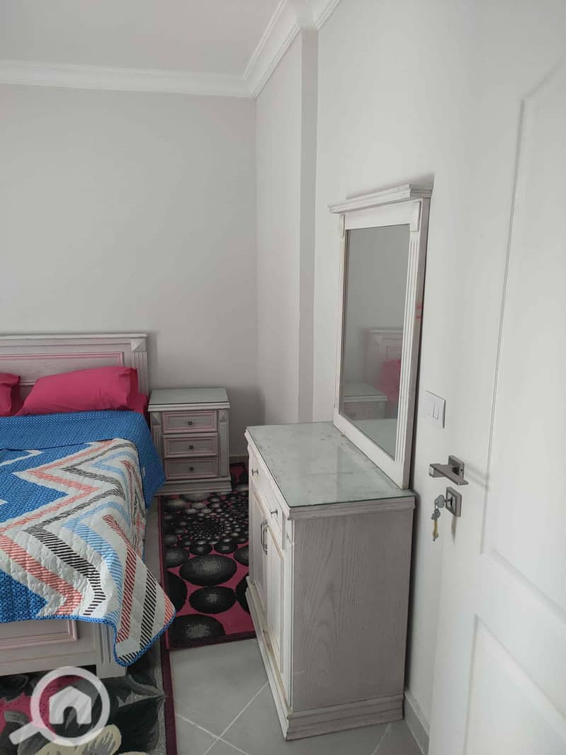 Two-bedroom chalet for rent in Marseilia Beach 4, directly on the pool and fully air-conditioned. - Mehr