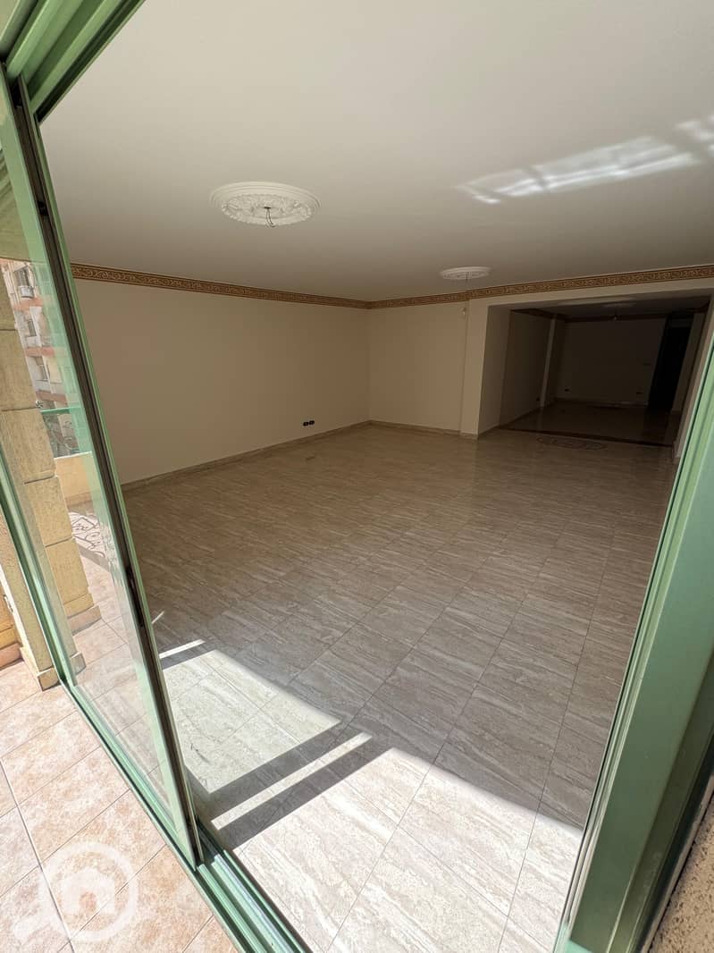 For those seeking luxury and elegance - for rent, a 300-meter apartment (luxurious finishing) in a luxury and new tower - in a distinguished location in Bostanli. - Ansicht 4