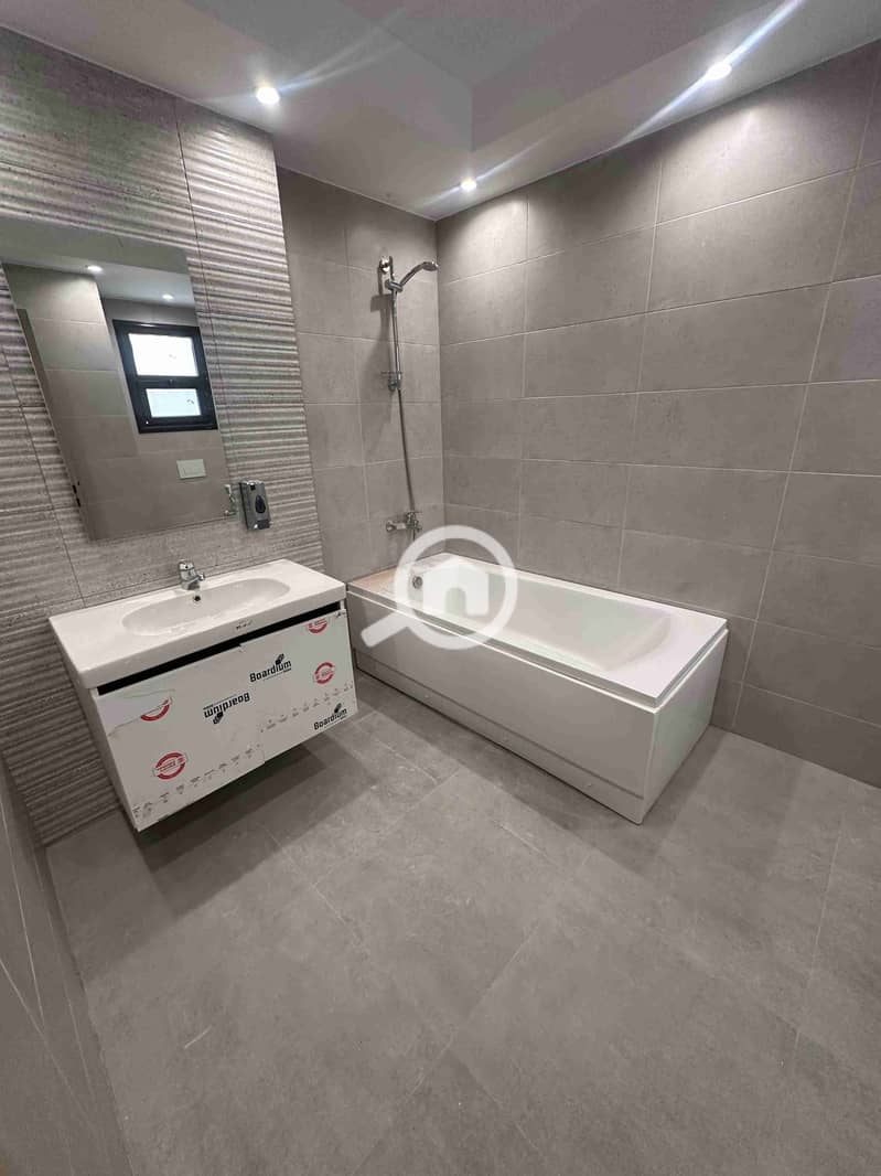 A fully furnished apartment for sale with air conditioning and kitchen next to City Center Almaza Mall and minutes from Cairo Airport. – pohled 3
