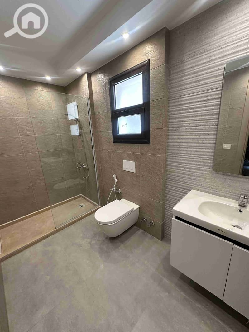 A fully furnished apartment for sale with air conditioning and kitchen next to City Center Almaza Mall and minutes from Cairo Airport. – pohled 5