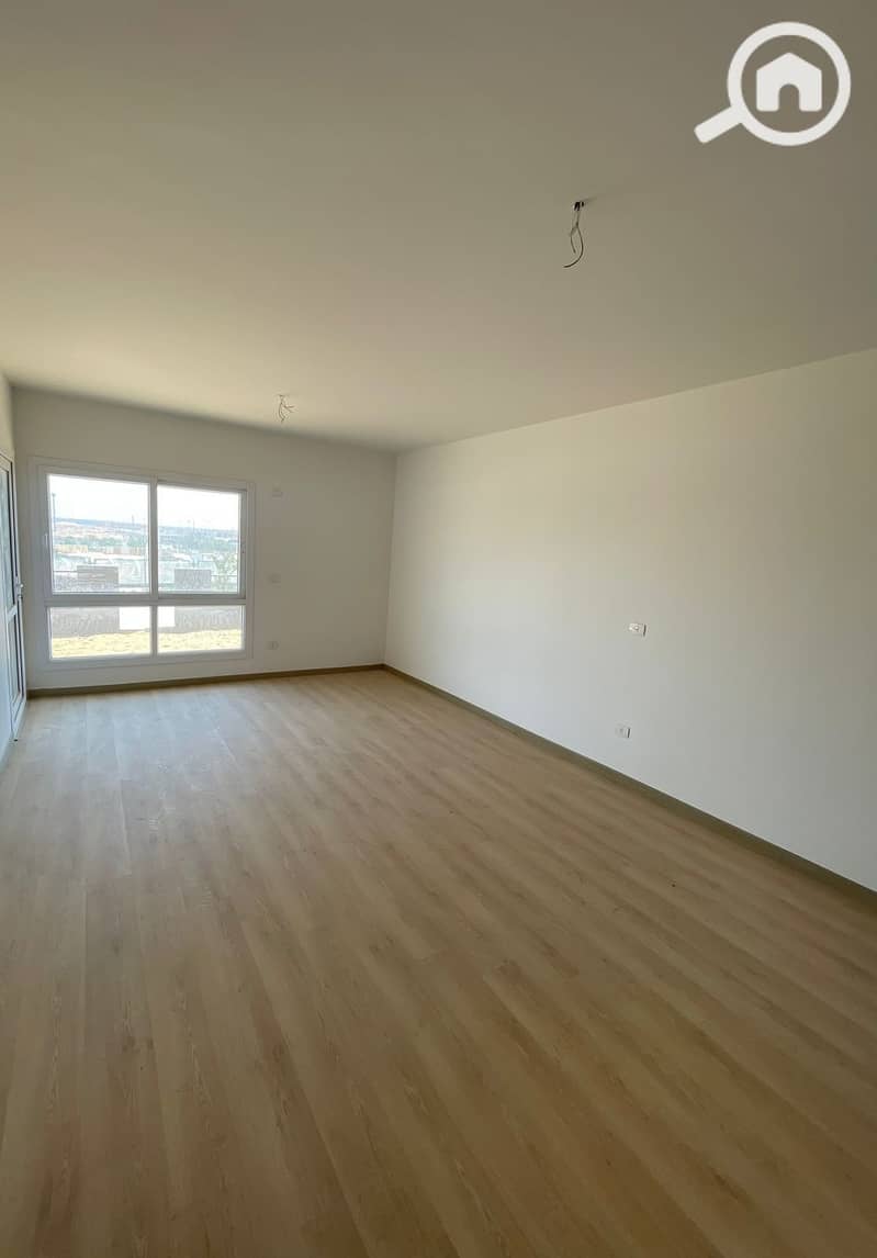 A distinctive 125-square-meter ground-floor apartment with 3 bedrooms and a garden is available for rent in Kayan Badr El Din Compound - Ansicht 5