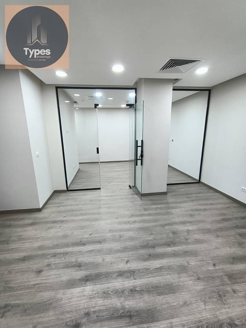 Office space for rent in Trivium Mall, Sheikh Zayed. 88 square meters, fully finished with air conditioning. - Widok 6